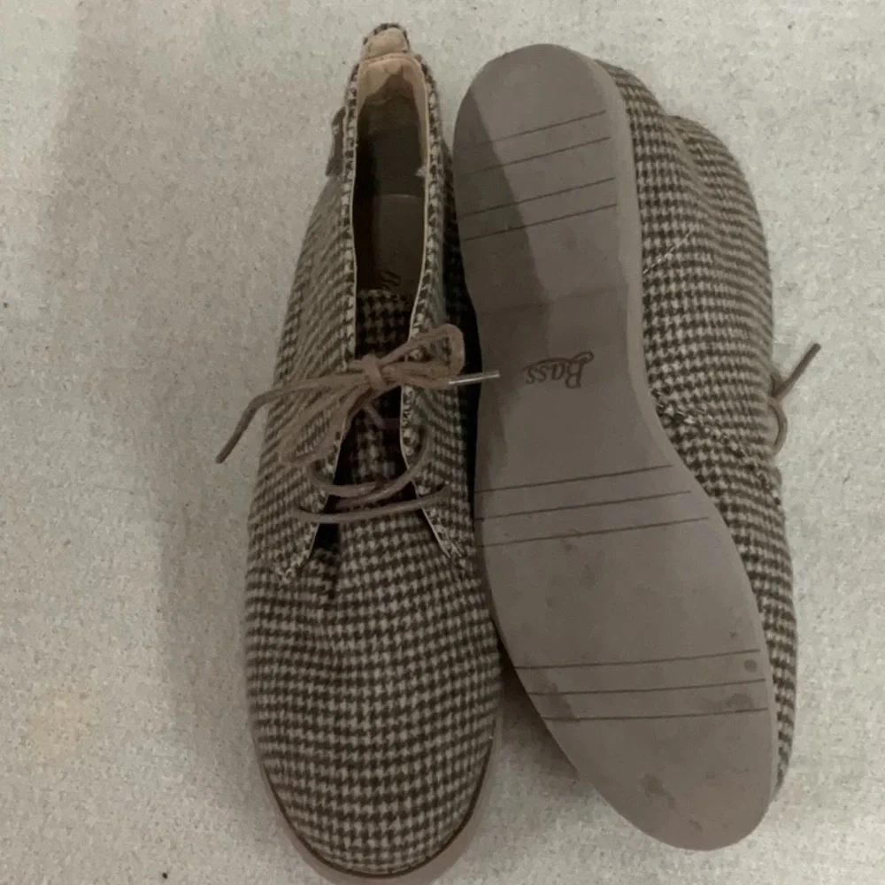 EUC Woman’s Bass ankle booties